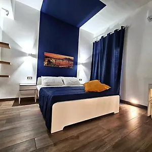Apartman Focus, Nápoly