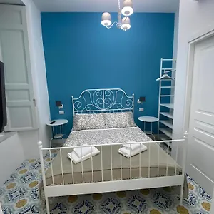 Apartman Luna Rossa, Nápoly
